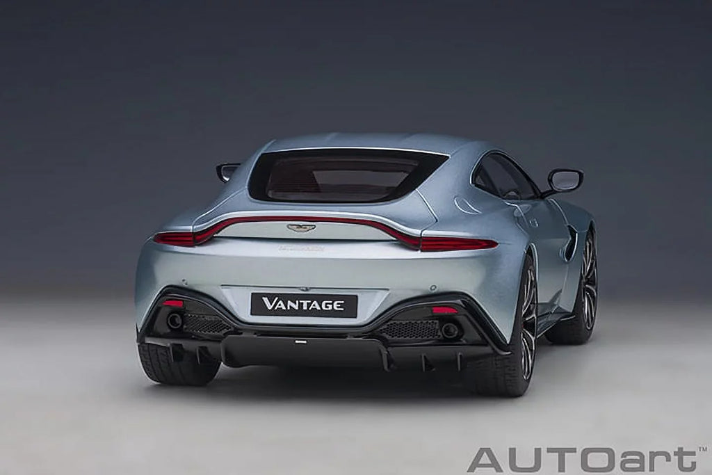 AUTOart in 2019 Aston Scale by in 1:18 Vantage Martin Silver