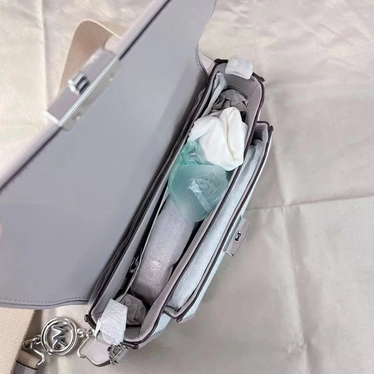 30S1S2BM2B BAG MESSENGER OPT/PGREY BRADSHAW MICHAEL LOGO KORS MEDIUM