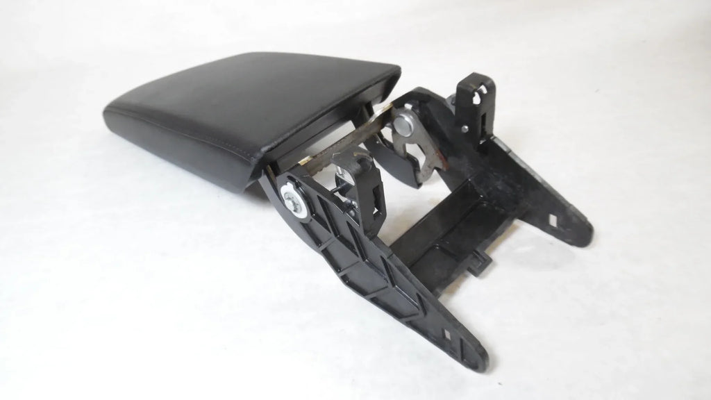 Volkswagen OEM Center Jetta Floor 2020 2019 (Good) Black Pre-Owned Lid 2021 Armrest Console