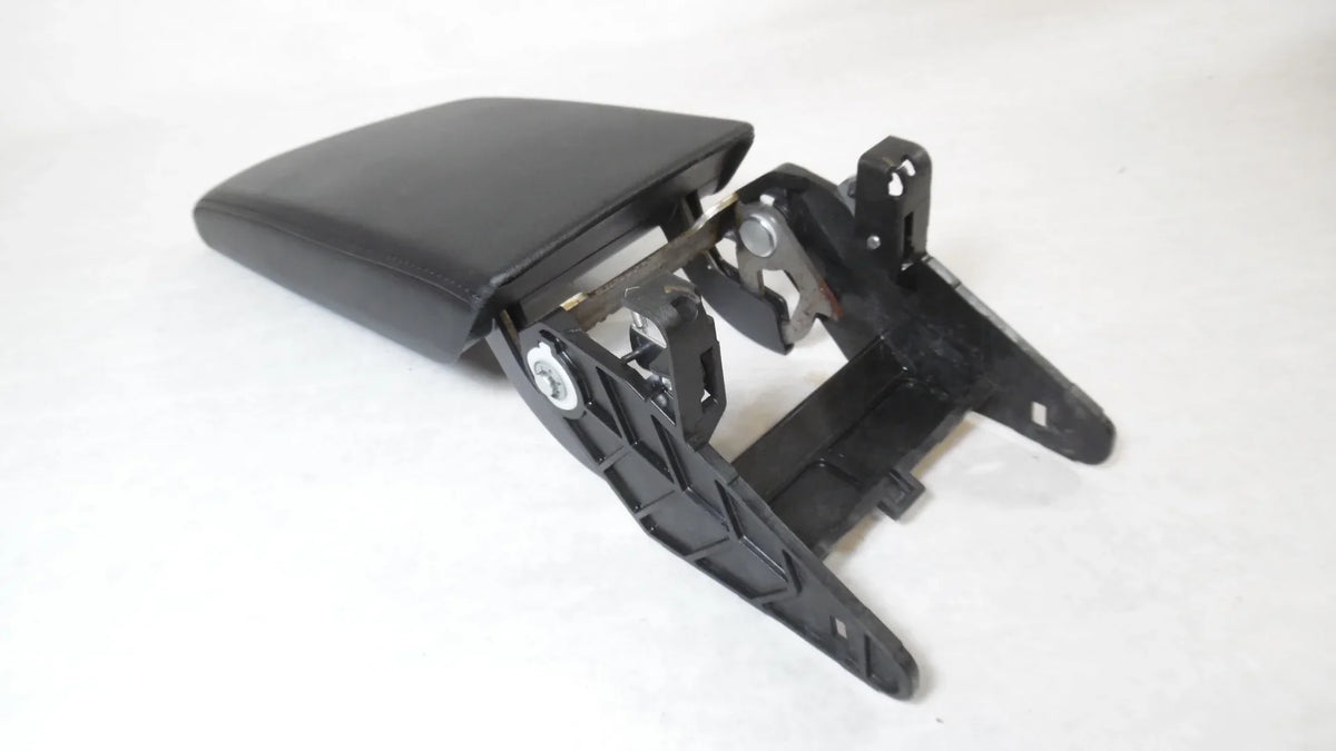 Volkswagen OEM Center Jetta Floor 2020 2019 (Good) Black Pre-Owned Lid 2021 Armrest Console